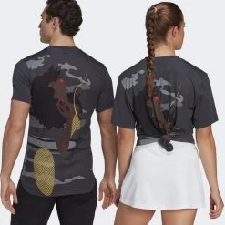 T-shirt Adidas New York Graphic Magugu Gris 9 T-shirt Adidas New York Graphic Magugu Gris -Équipement De Tennis t shirt adidas new york graphic magugu gris 2